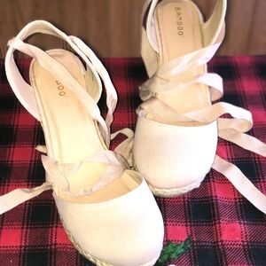 Brand new Wedges khaki tie ribbon